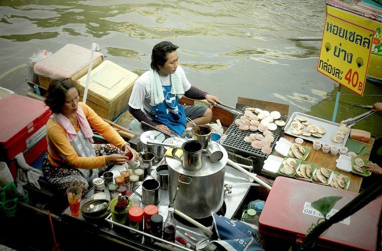 Khung canh nhon nhip tai cac cho noi o chau A-Hinh-7